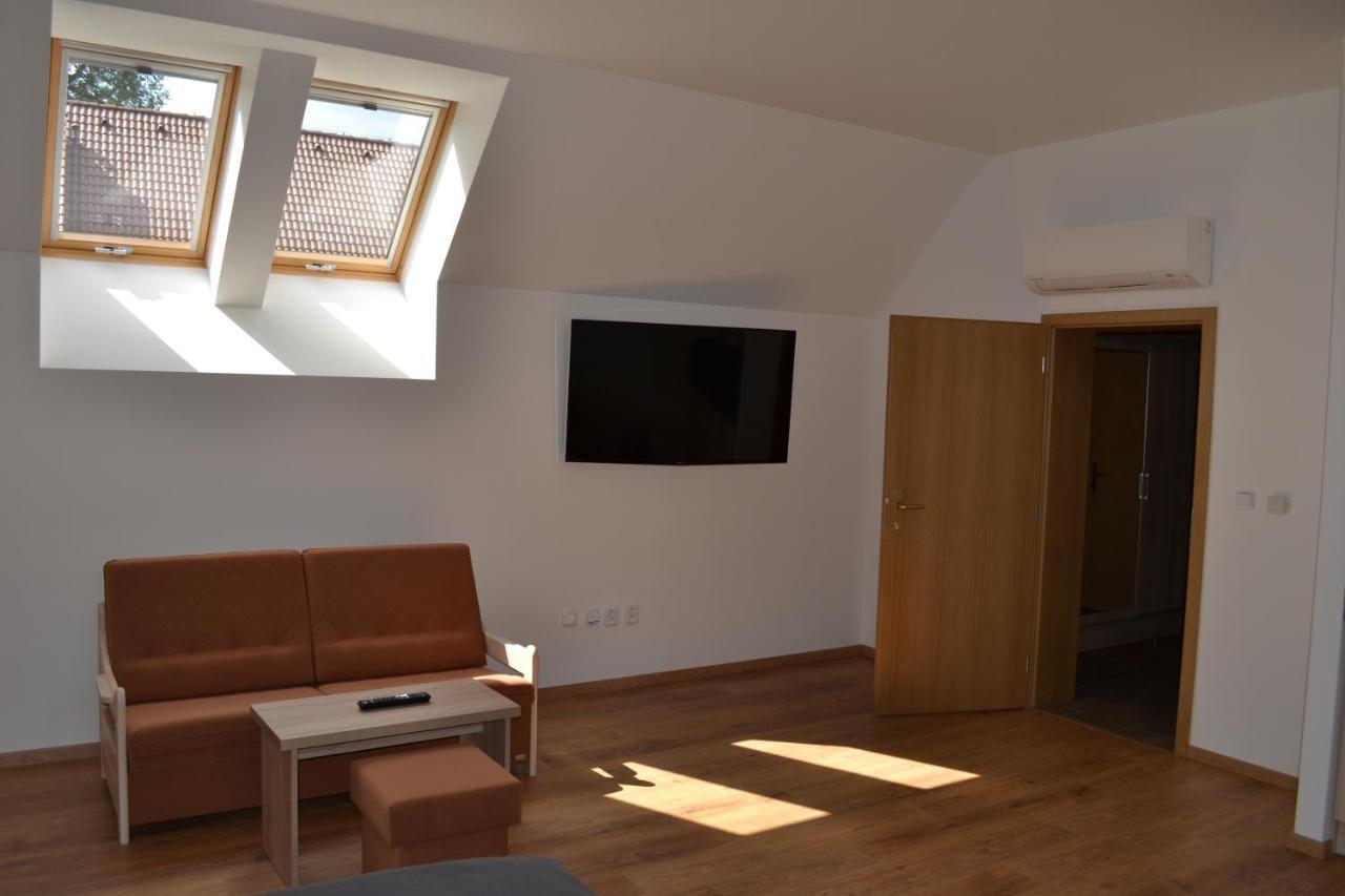 Penzion Nad Oborou Hradec Kralove Luaran gambar