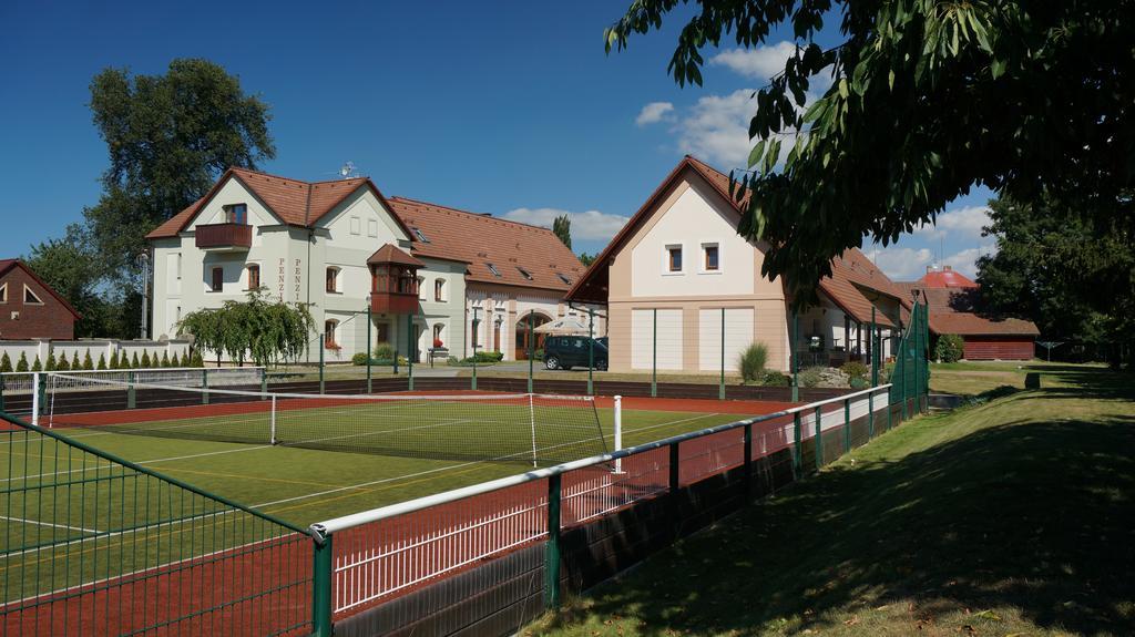 Penzion Nad Oborou Hradec Kralove Luaran gambar